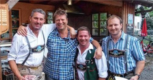 Freuen sich über das erfolgreiche Miteinander: Manfred Liebl (erster Platz), Andreas Adlmaier (dritter Platz), zweite Vorsitzender Marco Binder. Foto re