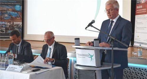 Führten die Aktionäre durch die Hauptversammlung der GWC AG in Bad Endorf (von links): Vorstandssprecher und Medizin-Vorstand Dietolf Hämel, Medizin-Vorstand Stefan Bammer und Aufsichtsratsvorsitzender Gerhard Ertl.Foto  re