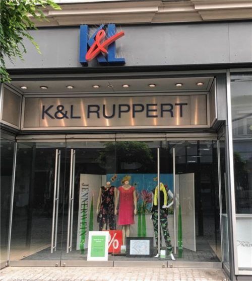 Geschlossen: K&L in Rosenheim. Die leeren Schaufenster nutzt derweil der Einzelhandel.Fotos  Hertl, Haserer