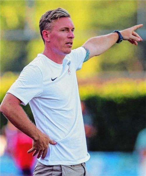 Gibt die Richtung klar an: Wasserburgs Trainer Leo Haas. Foto Butzhammer