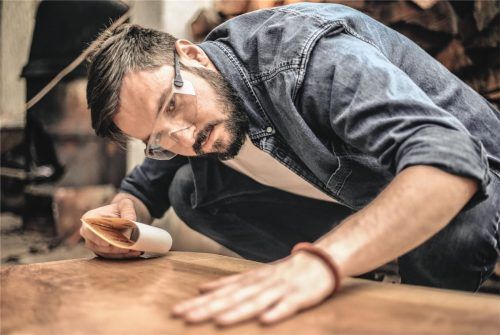 Gilt auch für Schreiner: Die Bayerische Staatsregierung hat zum 1. Juni den Meisterbonus auf 2000 Euro erhöht. Foto iStock