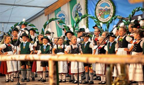 „Heid geht’s zum Gaufest auf“ sangen die Nachwuchsplattler der Kaltentaler.Fotos Aerzbäck