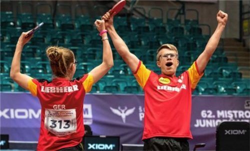 Im Schüler-Mixed gewann Mike Hollo an der Seite von Annett Kaufmann (SV Böblingen) die Silbermedaille.