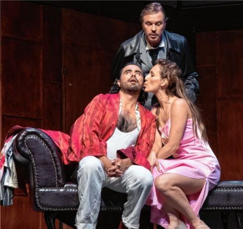 Irrungen um einen Seitensprung: Victor Campos Leal (links), Katja Bördner und Markus Niem. Foto Richter