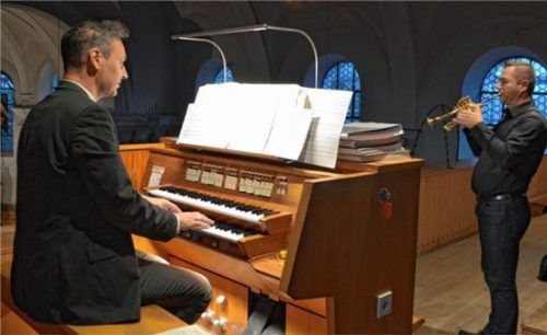 Kongeniales Duo: Organist Wolfram Heinzmann und Trompeter Hans Jürgen Huber. Foto Wastl