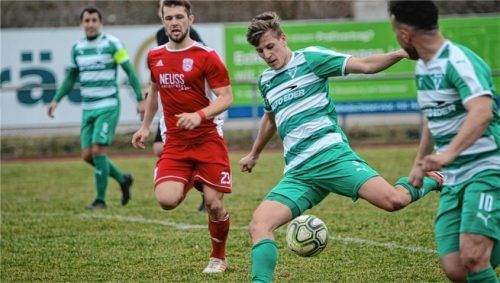 Mit voller Kraft in die neue Saison: die Spieler vom Sportbund DJK Rosenheim in Action.