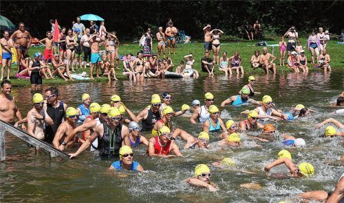 Nicht ganz so hektisch wie beim Start des Trophy-Wettbewerbs am Weitsee wird es auf der kurzen Strecke zugehen. Auf alle Fälle ist dieser Kampf um die besten Plätze (und nicht nur für die Schwimmer) im See immer spektakulär.