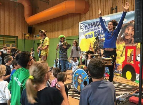 Party-Stimmung bei allen Gästen und Konzertbesuchern in der Turnhalle.Foto Kirchner