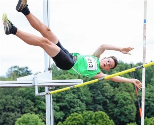 Patrick Fuhrmann vom TuS Bad Aibling wurde dreifacher Meister im Stabhoch- und Weitsprung sowie über 80 Meter Hürden.