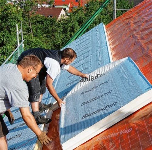 PU-Dämmungen helfen, alte Dächer im Sinne der EnEV zu modernisieren.