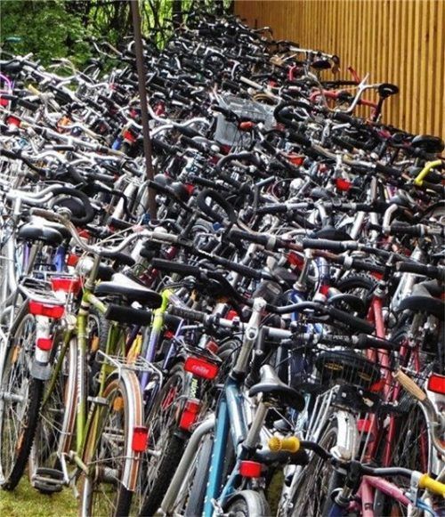 Räder über Räder: Zahlreiche Rad- und Ersatzteilspenden kamen in den vergangenen Jahren zusammen.Fotos  re