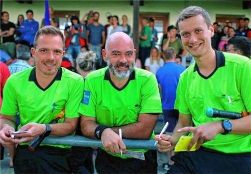 Schiri-Gespanne gibt es künftig auch in der Kreisliga.Foto cb