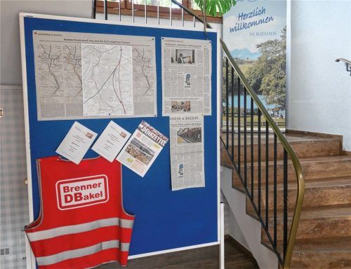 Schon im Eingangsbereich des Rathauses stehen die Zeichen in Sachen Nordzulauf Brennerbasistunnel auf Sturm: Vom „BrennerDBakel“ ist die Rede.Foto Kirchner