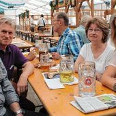 Nicht mit neuen Schuhen aufs Volksfest