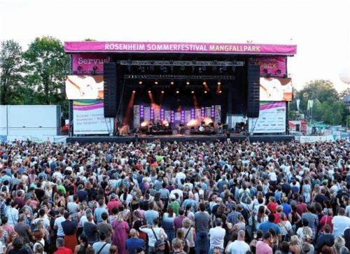 Sommer in der Stadt: Das Rosenheimer Sommerfestival lockt jährlich Zehntausende in den Mangfallpark. Foto re