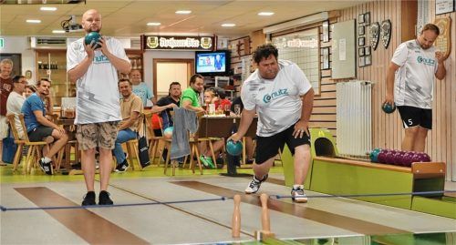 Spielbetrieb: Während der zwei Turnierwochen wurden die vier Kegelbahnen in Aschau nahezu durchgehend bespielt.