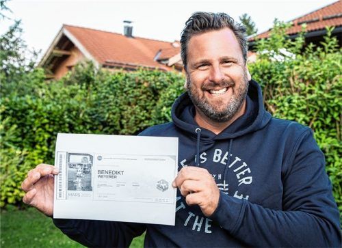 Ticket zum Mars: Benedikt Weyerer präsentiert voller Stolz den Boarding-Pass für die „Mars 2020 Mission“ der US-Raumfahrtbehörde NASA. Fotos Effner