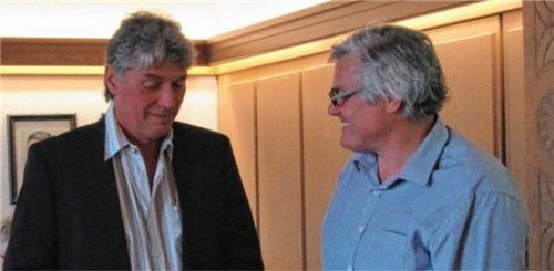 Ulrich Gierlinger (links) wurde vom stellvertretenden Bürgermeister Martin Schmid der Amtseid abgenommen.Foto re