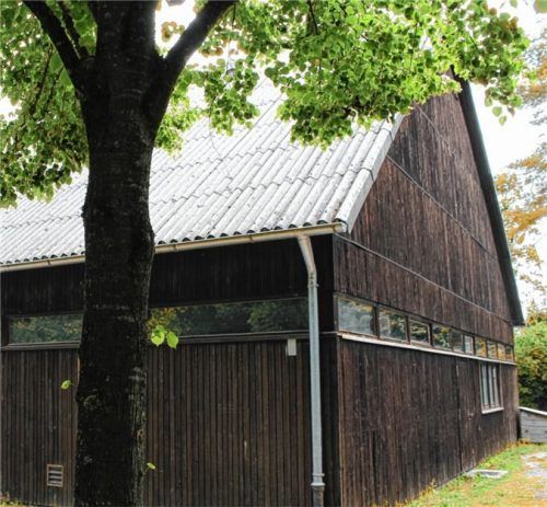... und das Areal, auf dem die sogenannte „Holzkirche“, die JohannNepomuk-Kirche, steht.Fotos  Archiv/Leder