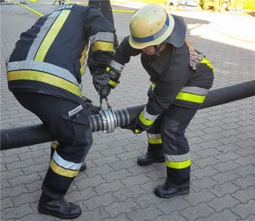 Unterschiedliche Aufgaben hatten die Prüflinge beim Leistungsabzeichen zu absolvieren.Foto  bachmaier/Feuerwehr