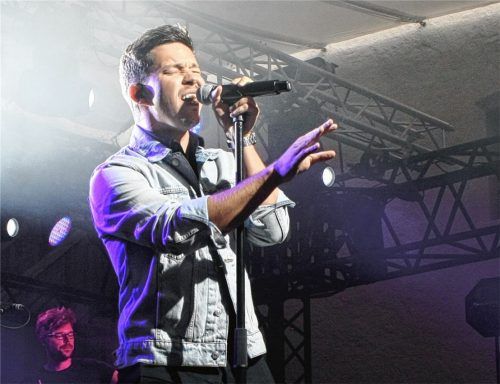 Vorteil Haberkasten:  Ein Star wie Nico Santos ist zum Greifen nah.Foto  Enzinger