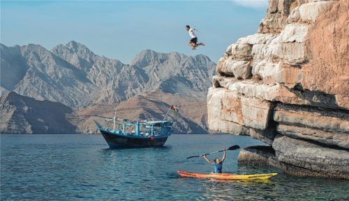 Wassersportler und Sonnenhungrige kommen in Oman ebenfalls auf ihre Kosten. Foto djd/Sultanate of Oman
