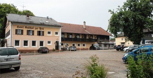Wie wird es mit dem Hotel „Gasthof zur Post“ an der Gehrerstraße in Mitterhart weitergehen? Die Fraktionsvorsitzenden wollen sich für die Zukunftsplanung jetzt mit dem Investor zusammensetzen. Foto Riediger