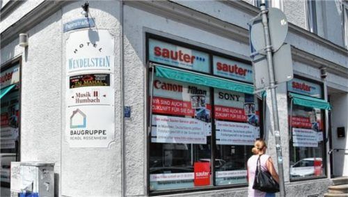 Wieder ein Geschäft weniger: Foto Sauter an der Bahnhofstraße in Rosenheim macht dicht.Foto Schlecker