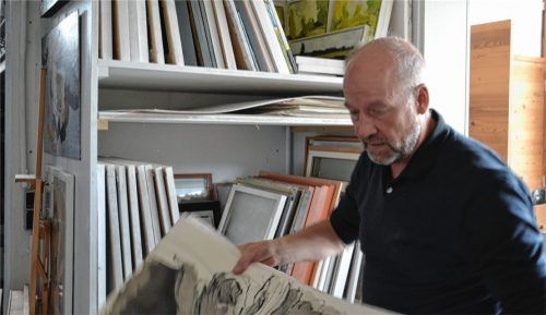 Wolfgang Wright ist ein vielseitiger Künstler. Er zeichnet, malt, porträtiert, macht Lithografien und illustriert Bücher.