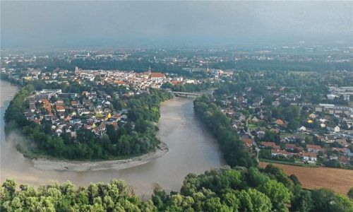 Wolken über Mühldorf: Auch in diesem Landkreis hat sich, parallel zu den Kreisen Rosenheim, Traunstein und Altötting, die Stimmungslage bei den Unternehmen eingetrübt.Foto  re
