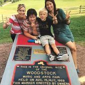 „Das ist einfach Peace and Love“: Sieglinde Schmid aus Türkenfeld fährt, wann immer es geht, nach Woodstock