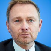 Lindner: Karlsruhe soll entscheiden