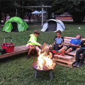 Zelten auf dem Kolbermoorer Tennisplatz