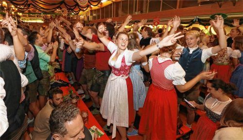 A Gaudi muaß a amoi sei: Füa vui Leid is de Wiesn des pure boarische Lebensgfuih – a Schtück Hoamat hoid. Foto  stuffer