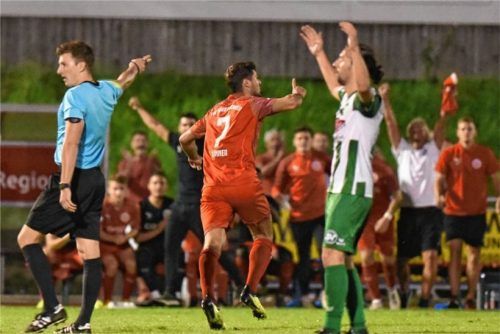 Ab zum Jubeln: Korbinian Linner hat gerade mit einem herrlichen Schuss zum 3:3-Ausgleich getroffen.