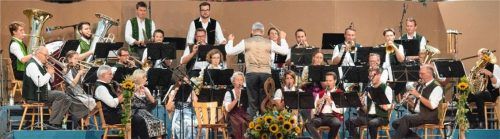Albert Osterhammer schwang beim Konzert mit Musikern der Münchner Philharmonie den Taktstock. Foto Berger
