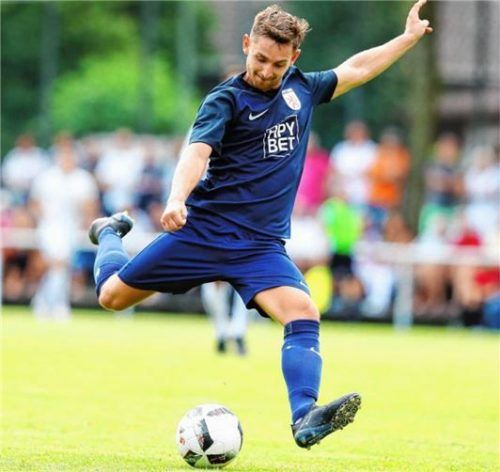 Angreifer Michael Barthuber erzielte die Wasserburger Führung und scheiterte einmal am Aluminium. Foto Butzhammer