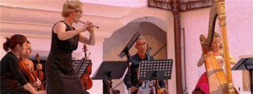 Aparte Klangmischungen präsentierte das „Ensemble Mosaïque“ mit Streichern, Flöte und Harfe. Foto Janka