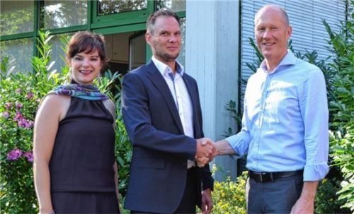 Auf eine gute Zusammenarbeit: FOS/BOS-Schulleiter Dr. Marko Hunger (rechts) mit Malteser-Kreisgeschäftsführer Christian Scheufen und der Malteser-Ausbildungsleiterin Bernadette Müller.Foto Malteser