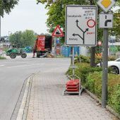 „Verirrte Autofahrer wenden im Garten“