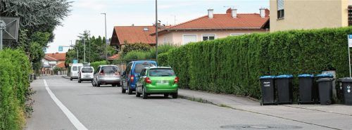 Wer hier parkt, hat ein ungutes Gefühl: Bereits mehrfach haben Unbekannte die Reifen an abgestellten Autos zerstochen.Foto Riediger