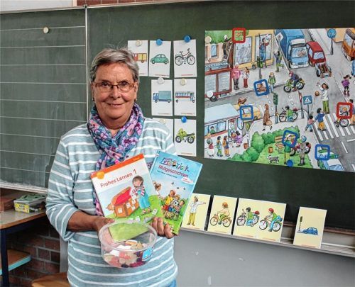 Christel Bonaty (72) ist seit sechs Jahren Lesepatin an der Adolf-Rasp-Schule. Foto Weinzierl