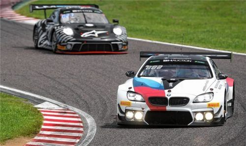 Das BMW-Team Schnitzer mit Martin Tomczyk (vorne) belegte in Japan den fünften Rang.