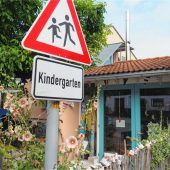 Bub am Steuer von Bus: Unfall