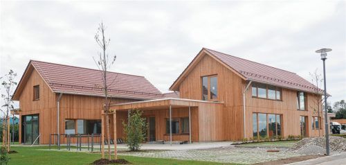 Der neue Kindergarten in Riedering ist großteils schon fertiggestellt. Im Herbst sollen die Kinder einziehen. Die Gemeinde nimmt jetzt einen Kredit über eine Million Euro auf – zinsfrei. Foto Kirchner