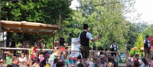 Die Breitbrunner Goaßlschnalzer gehörten zu den Festgästen in Eggstätt.Foto Kirchner