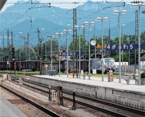 Die Bundespolizei griff den 25-Jährigen auf, nachdem er über die Gleise am Bahnhof gelaufen war. Foto Reisner
