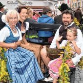 In der Ponykutsche beim Wiesneinzug