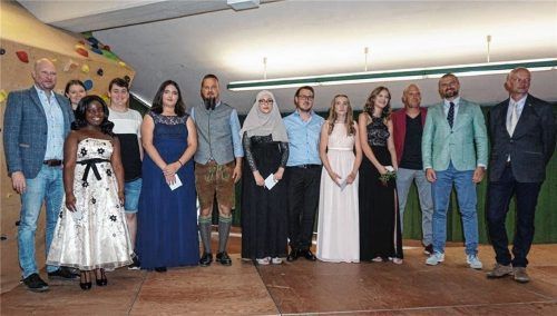 Die jeweils Klassenbesten der Mittelschule am Luitpoldpark wurden von der Schulleitung gewürdigt. Foto re