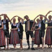 Mit Schuhplattlern im hohen Norden
